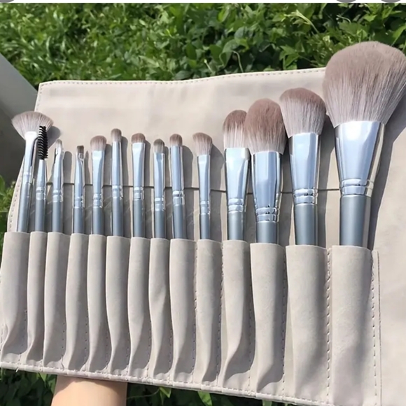 14 Piece Brush Set With Case - Picture 1 of 4